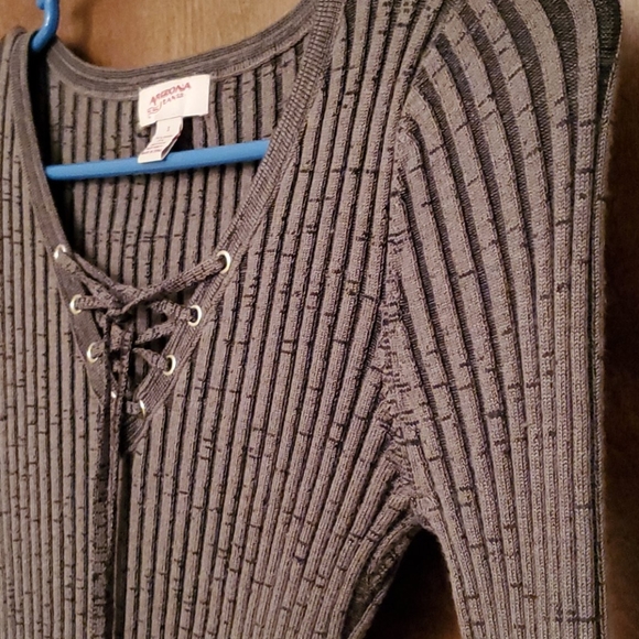 Top - Picture 3 of 4